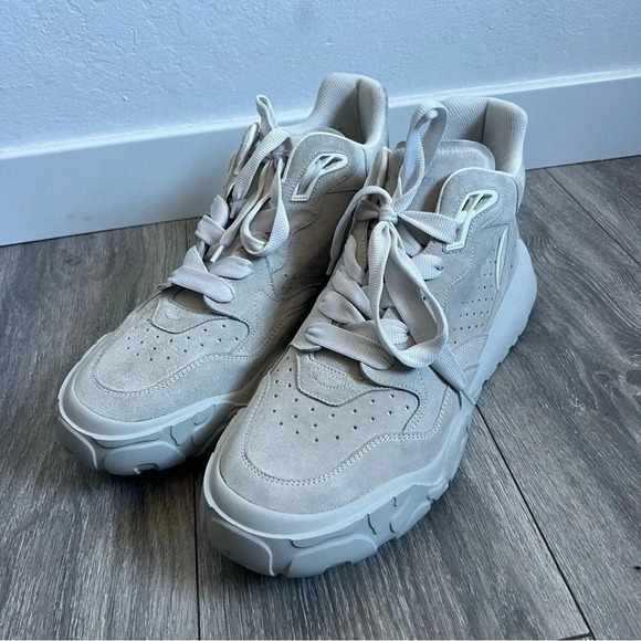 Alexander McQueen
Alexander Mcqueen Man's White Suede Leather Sneakers NIB - Picture 2 of 13